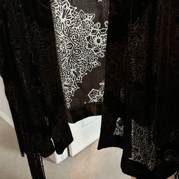 GUESS Los Angeles Black Velvet Burnout Fringe Boho Kimono XS/S - Picture 3 of 6
